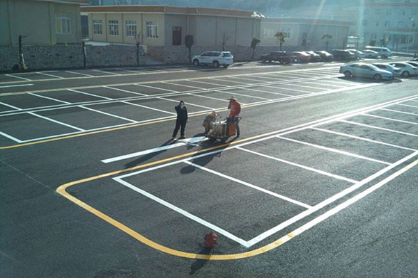 Parking-Lot-Striping.jpg